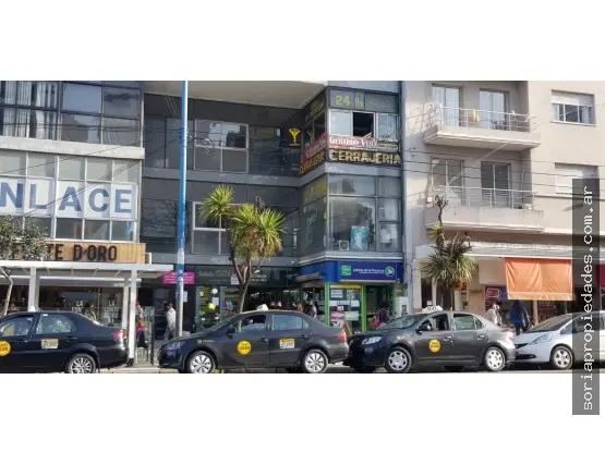 Local en venta en Área Centro