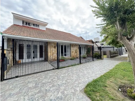 Casa de 5 ambientes en venta en NUEVA POMPEYA