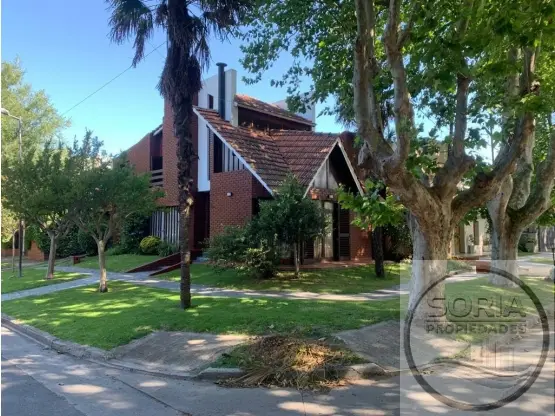 Casa de 5 ambientes en venta en FUNES Y SAN LORENZO