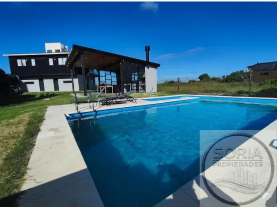 Casa de 4 ambientes en venta en Playa Chapadmalal