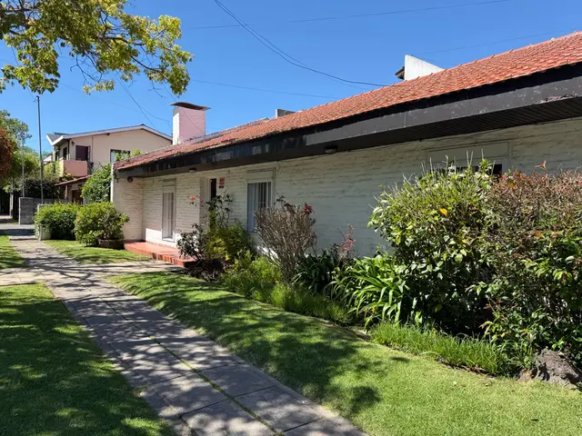 Casa de 2 ambientes en venta en PARQUE LURO