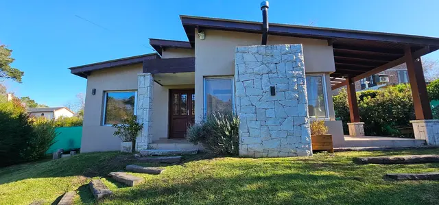 Casa de 2 ambientes en venta en LAS CANTERAS
