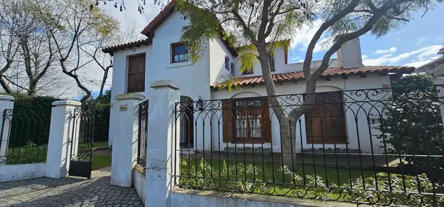 Casa de 5 ambientes en venta en LOS TRONCOS