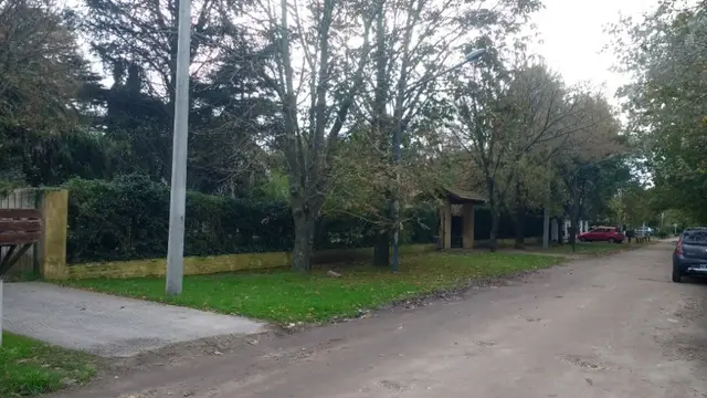 Casa de 5 ambientes en venta en PARQUE MONTEMAR-EL GROSELLAR