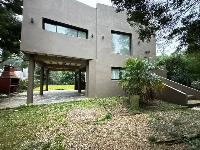 Casa de 4 ambientes en venta en Bosque Peralta Ramos