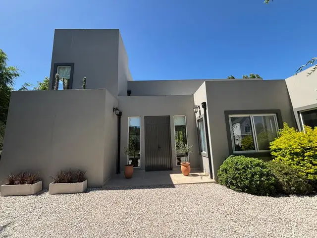 Casa de 3 ambientes en venta en Jorge Newbery