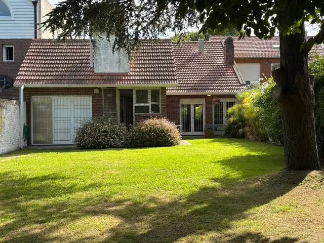Casa de 4 ambientes en venta en LOS TRONCOS