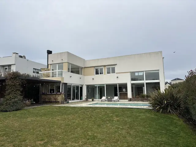 Casa de 4 ambientes en venta en Jorge Newbery