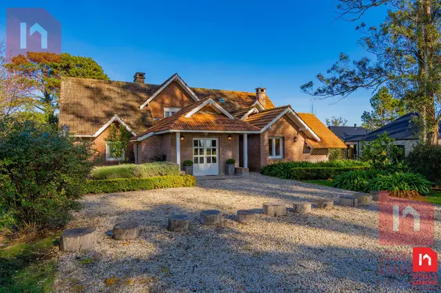 Casa de 7 ambientes en venta en Playa Chapadmalal
