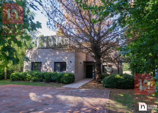 Casa de 4 ambientes en venta en PARQUE CAMET