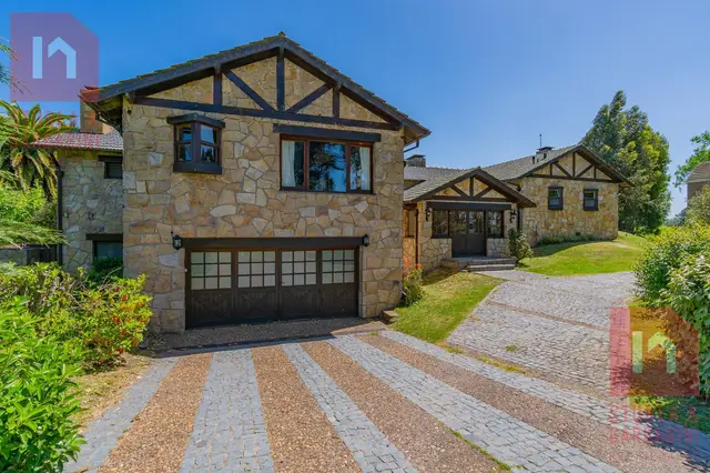 Casa de 4 ambientes en venta en Playa Chapadmalal