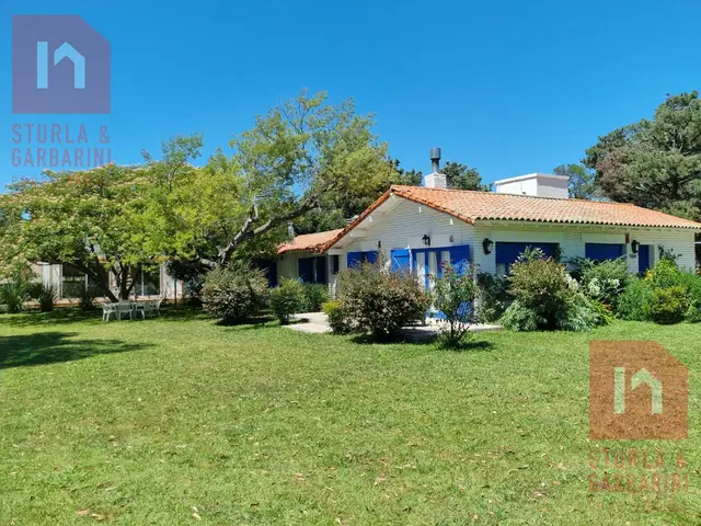 Casa de 6 ambientes en venta en Playa Chapadmalal