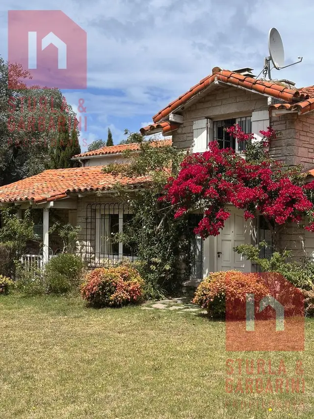 Casa de 9 ambientes en venta en Playa Chapadmalal