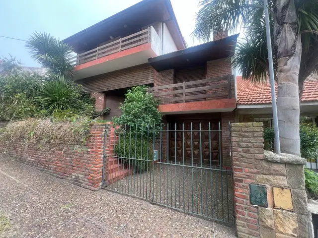 Casa de 6 ambientes en venta en ESTACION TERMINAL (ALDREY)