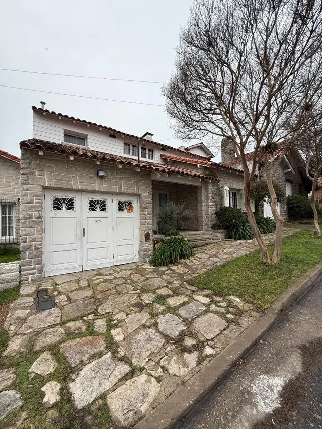 Casa de 5 ambientes en venta en LOS TRONCOS