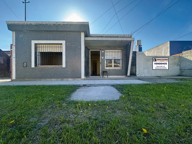 Casa de 3 ambientes en venta en PARQUE CAMET