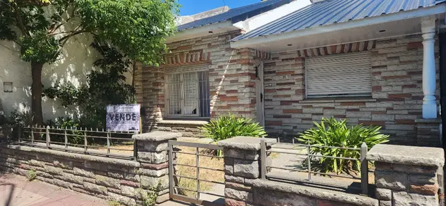 Casa de 4 ambientes en venta en GENERAL ROCA