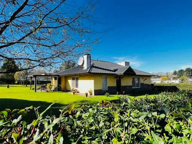 Casa de 4 ambientes en venta en LA GLORIA DE LA PEREGRINA