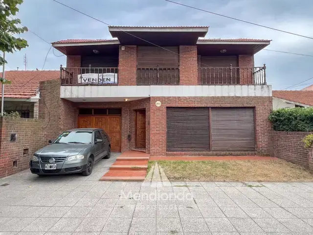 Casa de 5 ambientes en venta en Villa Primera